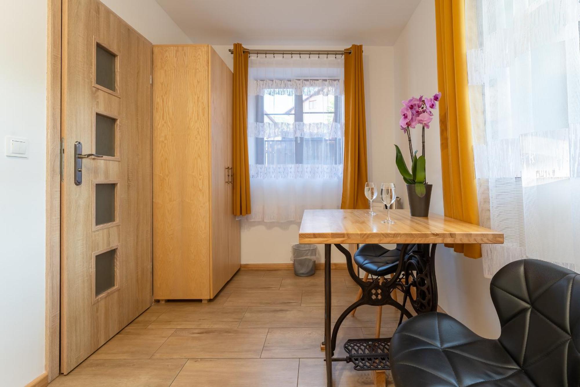 Apartamento Dom Krawca - Pod Chojnikiem Jelenia Góra Exterior foto